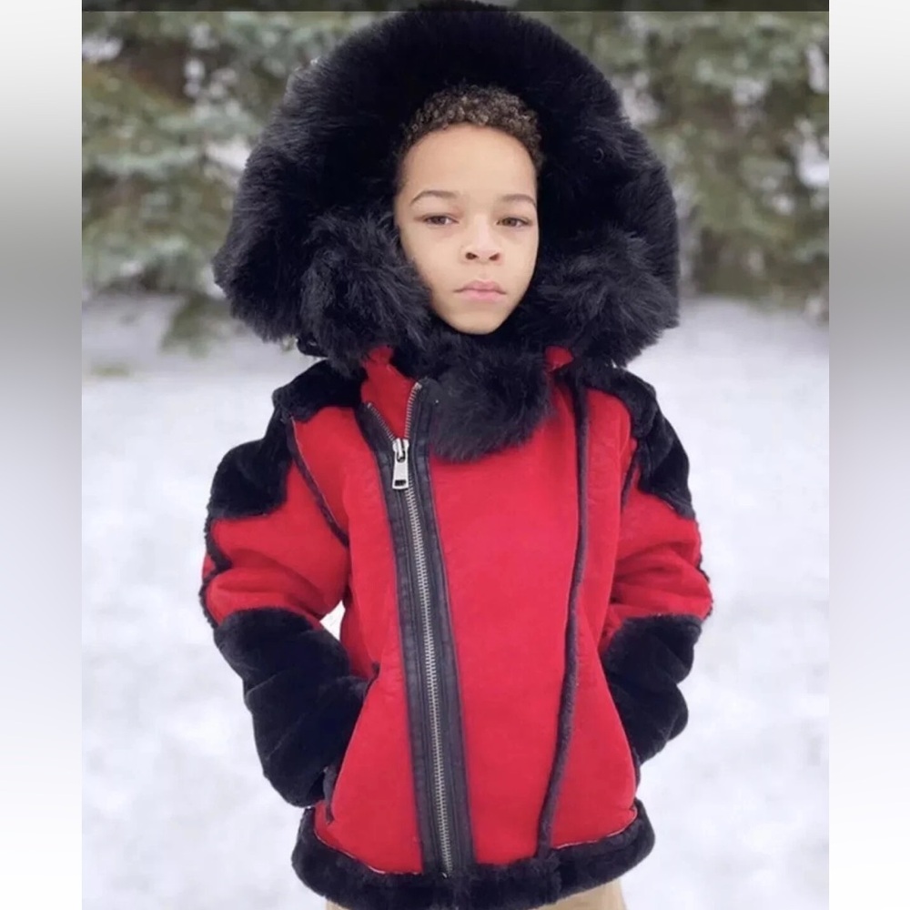 JORDAN CRAIG KIDS EL
JEFE SHEARLING MOTO (BRED)
Red and Black Hooded Jacket